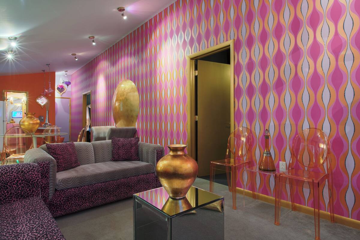 Genie's Bottle | Living area