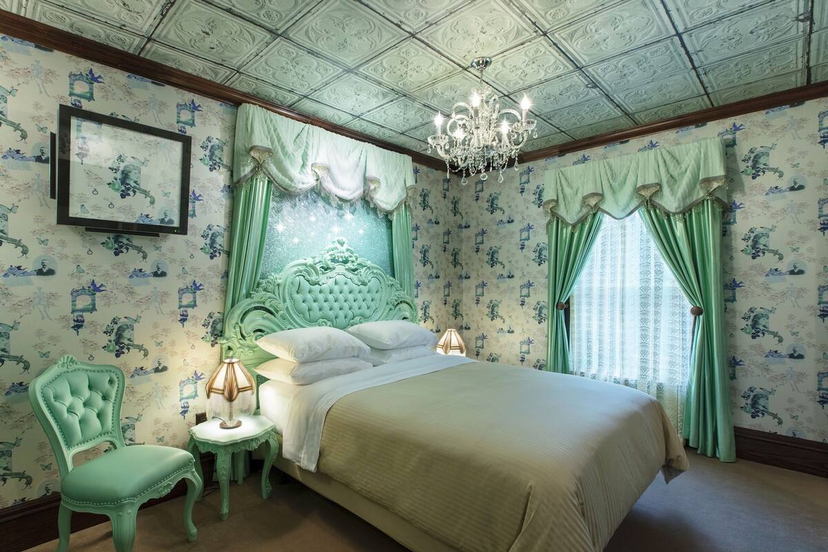 The Ghost and Mrs. Hicks | 2 bedrooms, desk, free WiFi, bed sheets