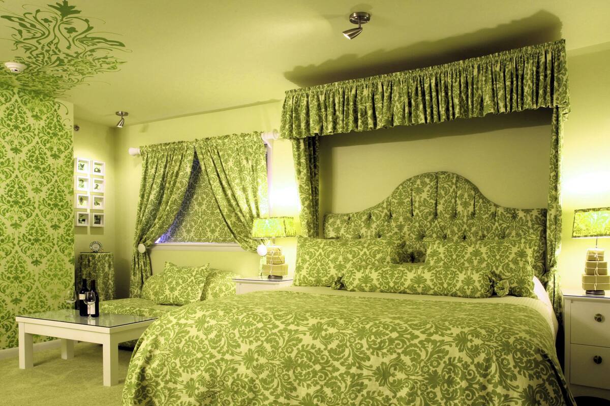 Maria's Curtains | 2 bedrooms, desk, free WiFi, bed sheets