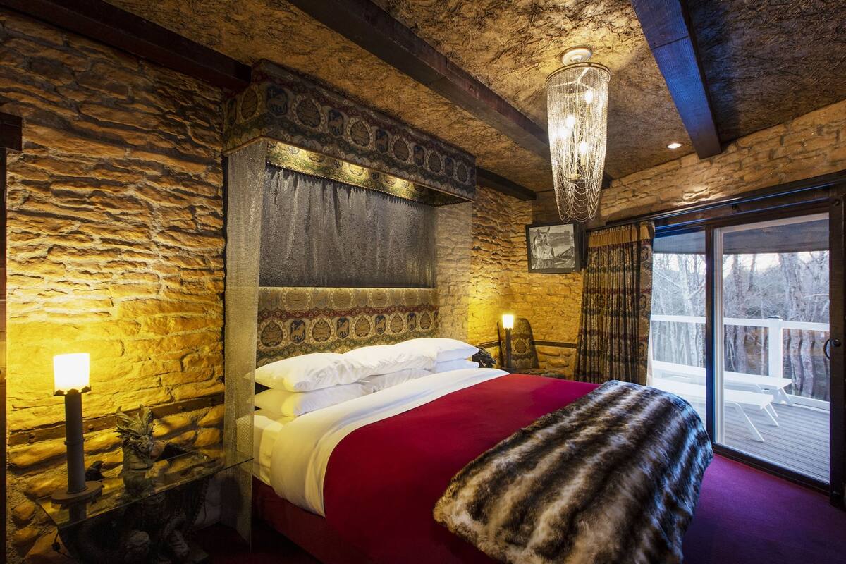 Crown of the Pendragons | 2 bedrooms, desk, free WiFi, bed sheets