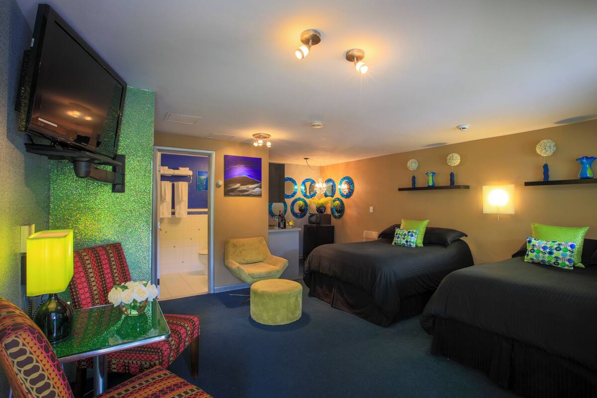 Classic Contemporary 5 | 2 bedrooms, desk, free WiFi, bed sheets