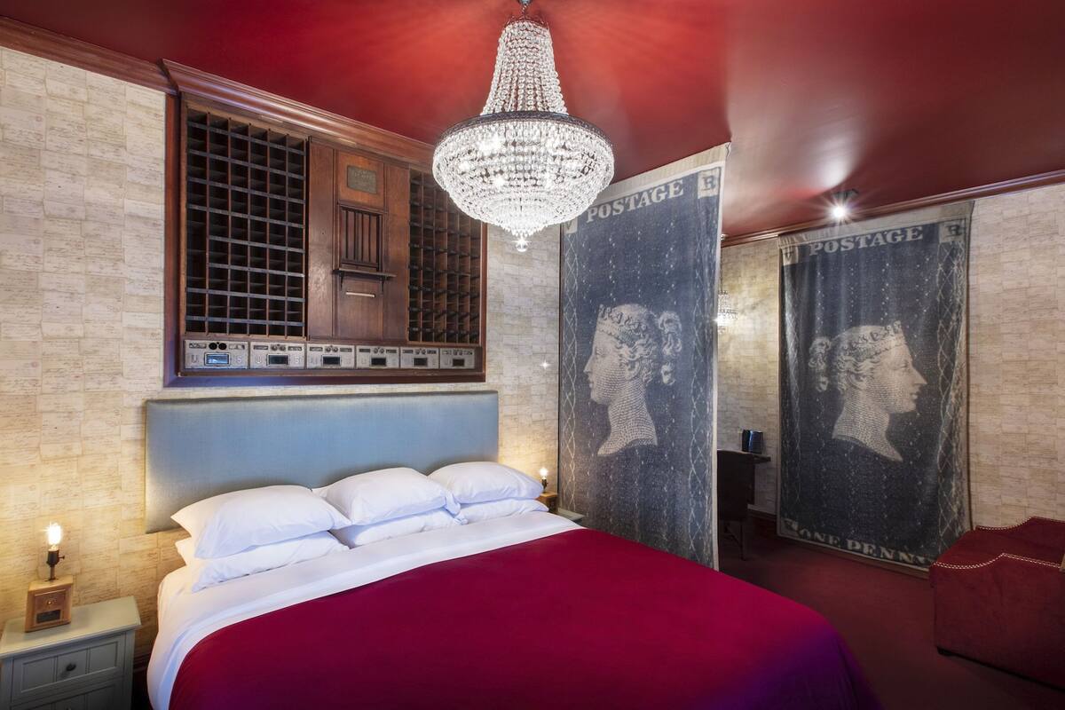The Pampered Postmaster | 2 bedrooms, desk, free WiFi, bed sheets