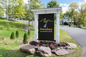 Exterior - The Roxbury at Stratton Falls (Roxbury)