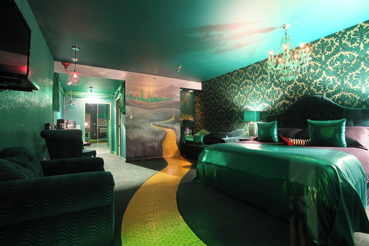 The Wizard's Emeralds | 2 bedrooms, desk, free WiFi, bed sheets