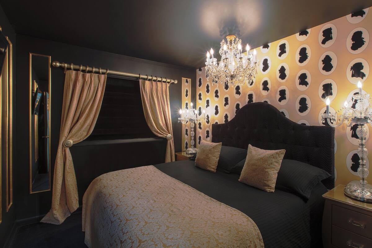 Amadeus' Bride | 2 bedrooms, desk, free WiFi, bed sheets