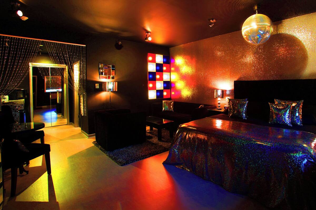 Tony's Dancefloor | 2 bedrooms, desk, free WiFi, bed sheets