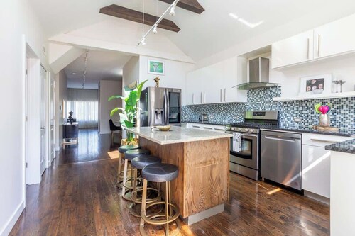 Duplex 3 Bed 2 Bath Apt Steps from Lincoln Square