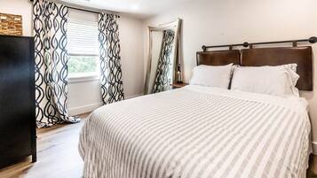 1 chambre, bureau, fer et planche Ă repasser, lit parapluie