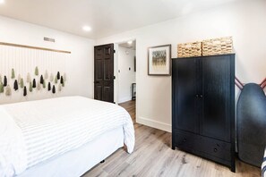 1 dormitorio, tabla de planchar con plancha, wifi gratis y ropa de cama