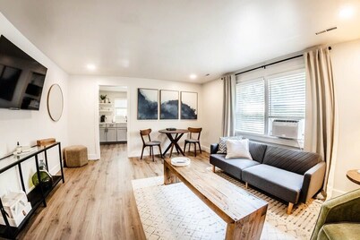 Stylish 1-Bed Near Haymarket - UNL & Downtown