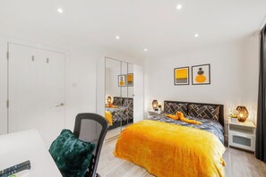 2 habitaciones, escritorio, tabla de planchar con plancha y wifi gratis 