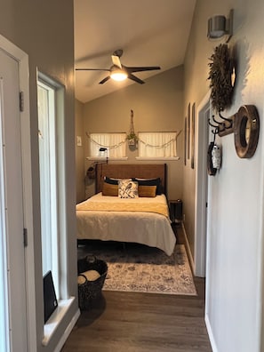 1 habitación, escritorio, wifi y ropa de cama