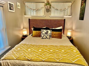 1 bedroom, desk, WiFi, bed sheets