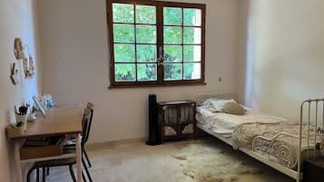 5 habitaciones, tabla de planchar con plancha, wifi y ropa de cama