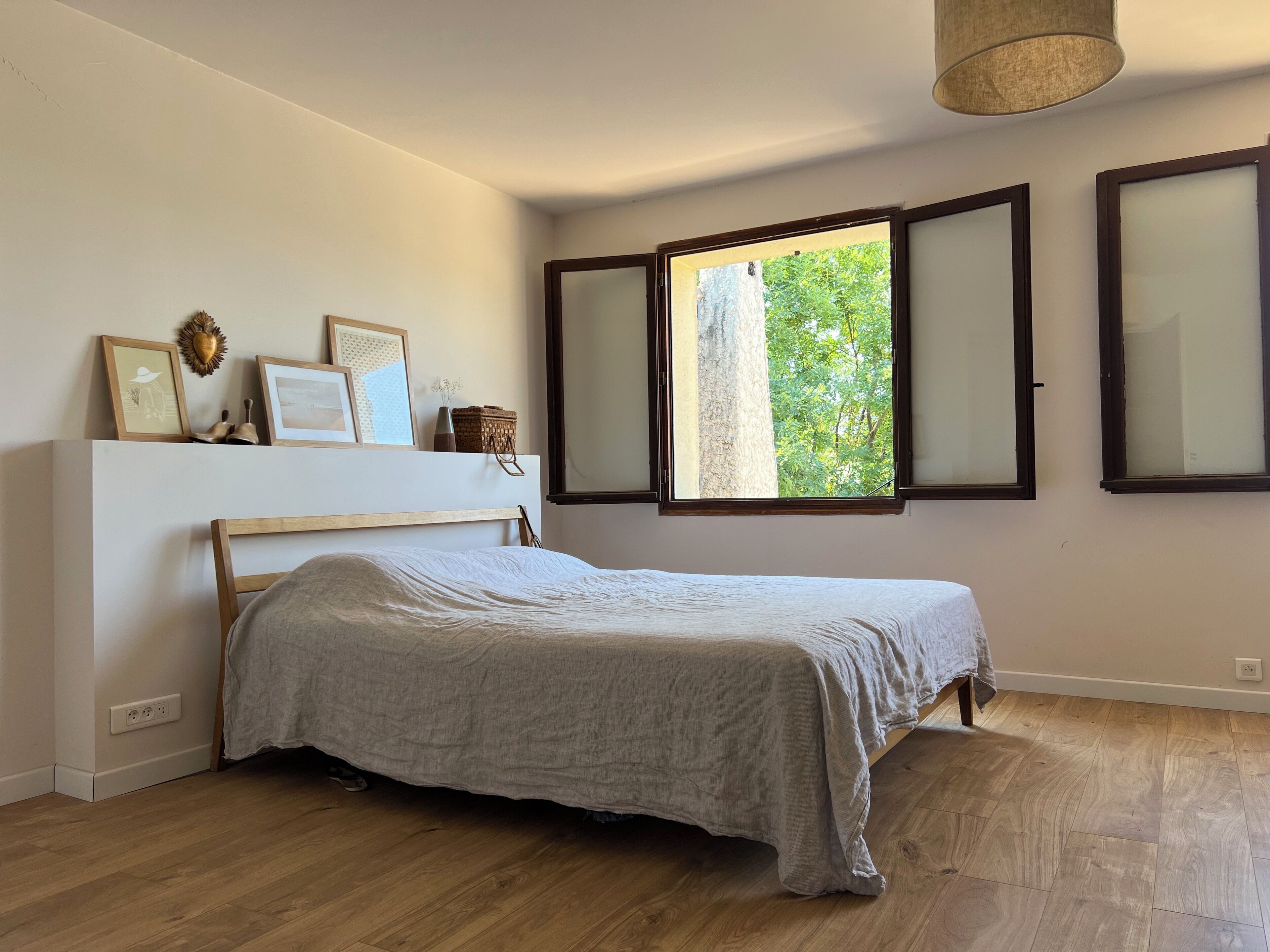 5 chambres, fer et planche à repasser, Wi-Fi, draps fournis