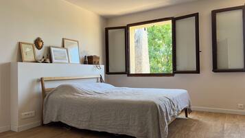 5 chambres, fer et planche à repasser, Wi-Fi, draps fournis