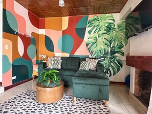 Una Smart TV, una chimenea