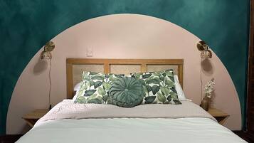 2 bedrooms, desk, iron/ironing board, WiFi