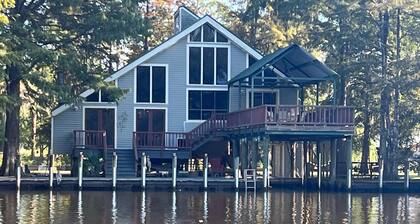 Tickfaw River House - sleeps 8- has 5 beds