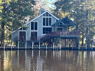 Tickfaw River House - sleeps 8- has 5 beds