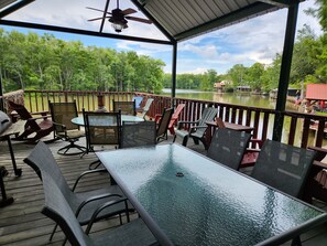 Outdoor dining - Tickfaw River House - sleeps 8- has 5 beds (Springfield)