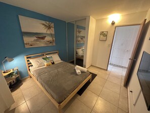2 bedrooms, desk, iron/ironing board, WiFi