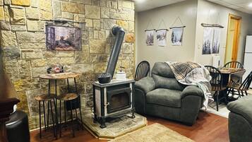 Smart TV, fireplace