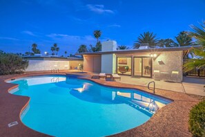 Pool - Mid Century Vegas Oasis, Private Pool, Full Kitchen (Las Vegas)
