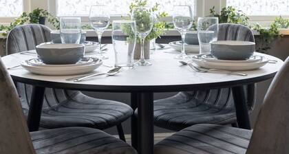 Open Mind Property - Cosy Apartment with 3 Beds