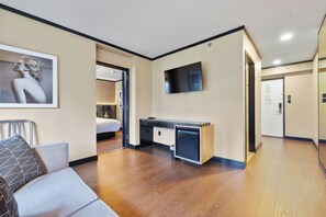 2 Bedroom Suite | Living area | 32-inch LCD TV with cable channels - Hudson Yards Hotel (New York)