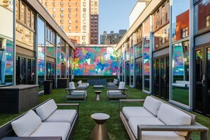 Exterior - Hudson Yards Hotel (New York)