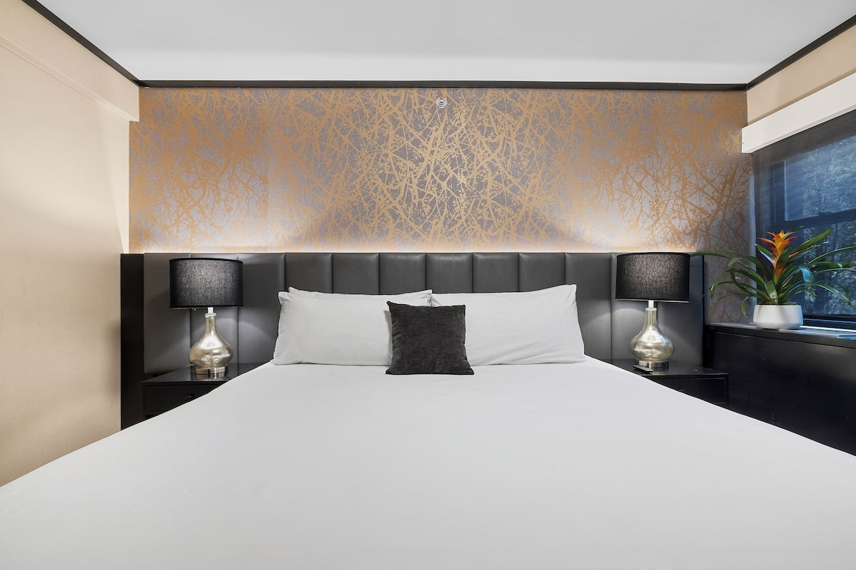 The Manhattan Suite | Desk, blackout drapes, iron/ironing board, free WiFi