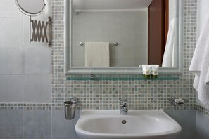 Douche, sèche-cheveux