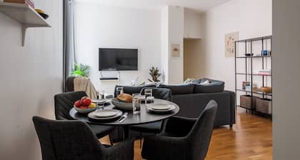Large Central Gothenburg 2bd Apt