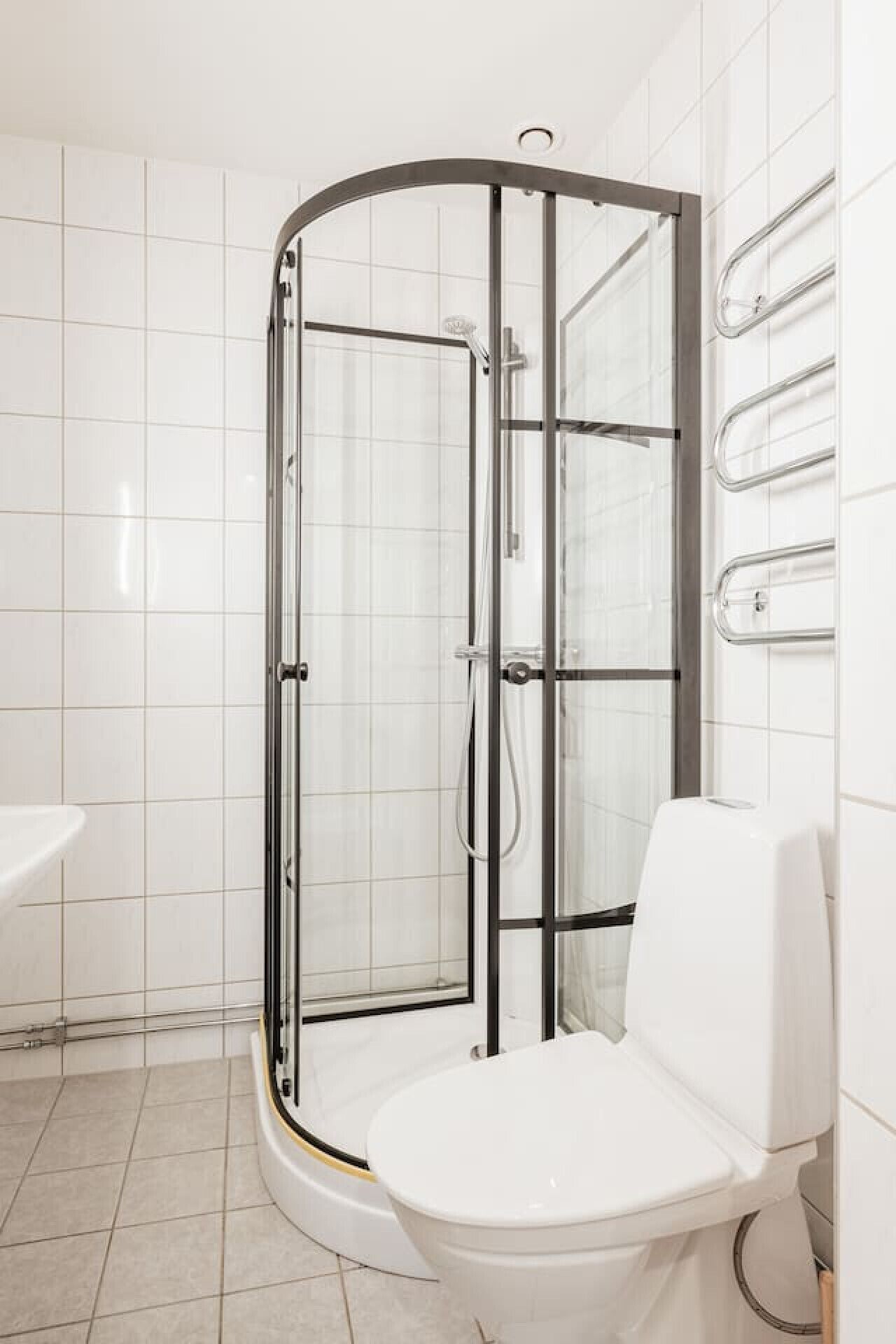 Doccia, asciugacapelli, asciugamani, sapone