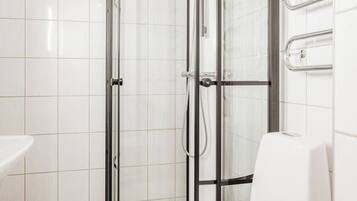 Doccia, asciugacapelli, asciugamani, sapone