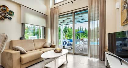 5-Bedroom Villa w/ Pool & Garden â Near Beach