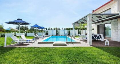 5-Bedroom Villa w/ Pool & Garden â Near Beach
