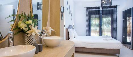 2 عدّة غرف نوم ومكواة/لوح كي وواي فاي وملاءات أسرّة