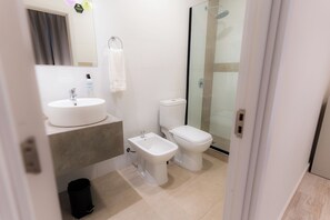 Shower, free toiletries, hair dryer, bidet