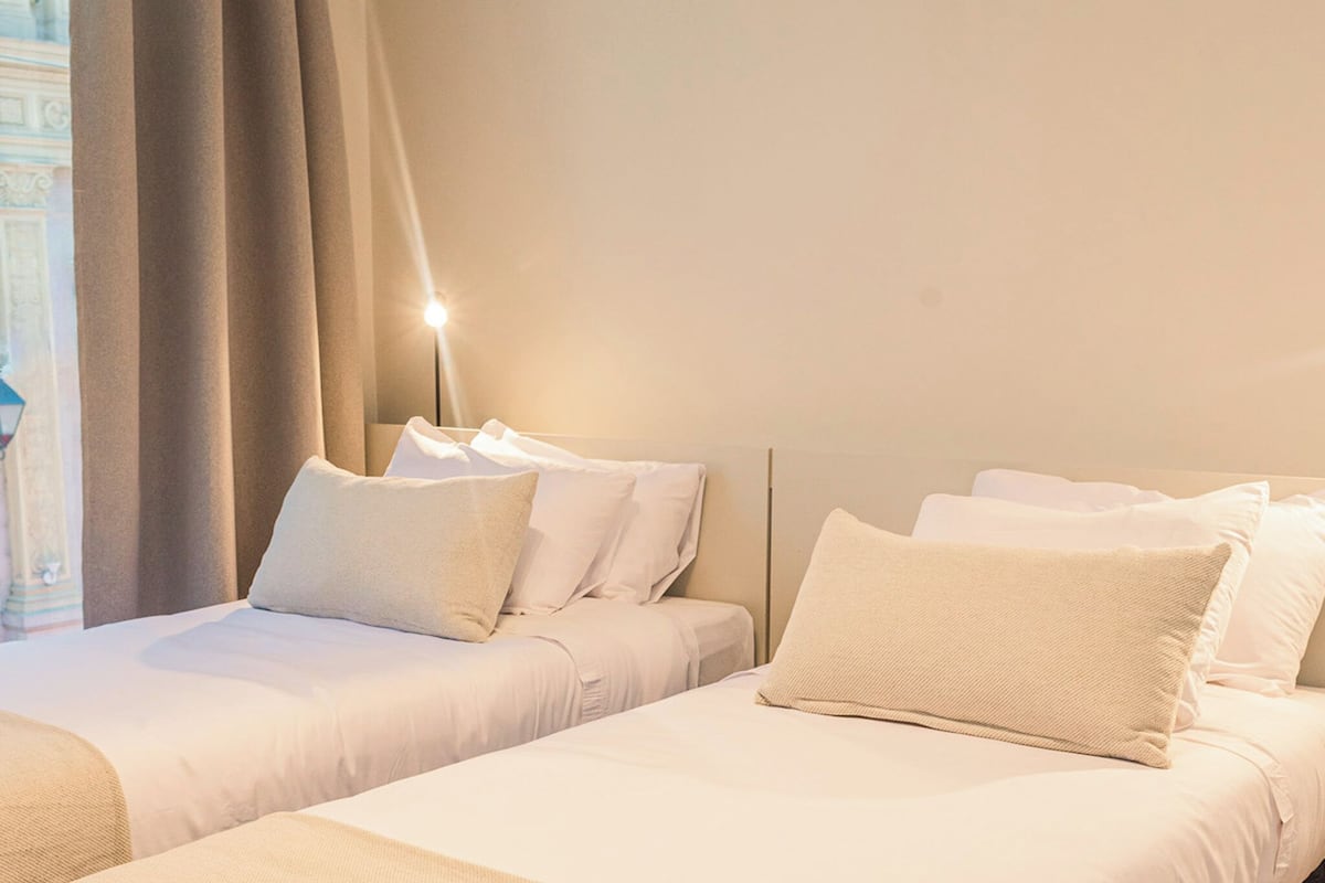 Een kluis op de kamer, verduisterende gordijnen, gratis wifi, beddengoed
