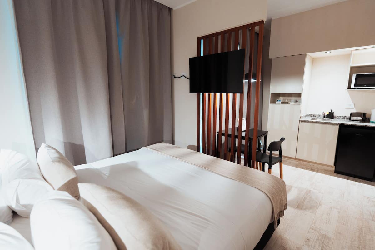 Een kluis op de kamer, verduisterende gordijnen, gratis wifi, beddengoed
