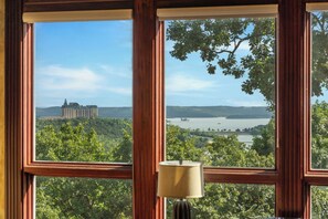 Interior - Luxurious 5 Bdrm Lake Home, Ticket & Golf Deals! Boat & Trailer Parking, Great Location! (Branson)