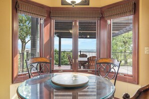 Dining - Luxurious 5 Bdrm Lake Home, Ticket & Golf Deals! Boat & Trailer Parking, Great Location! (Branson)