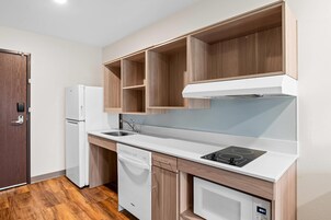 Desk, laptop workspace, free WiFi, bed sheets