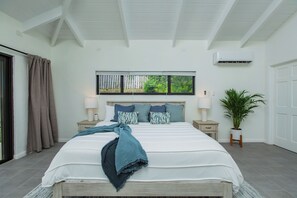 4 bedrooms, desk, iron/ironing board, travel cot