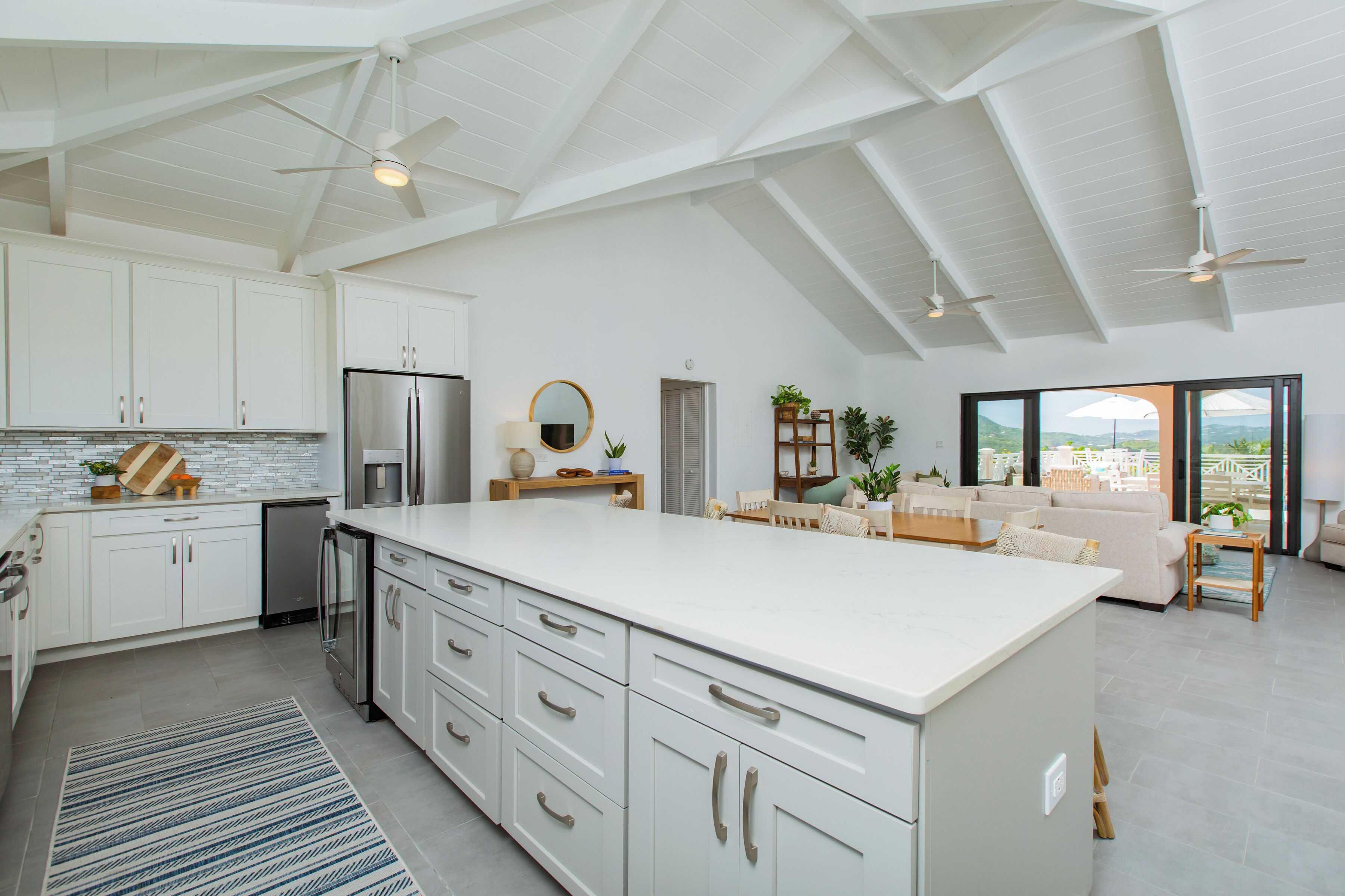 المنشأة من الداخل