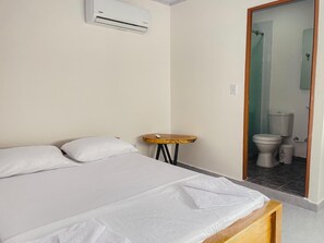 Basic Double Room | Free WiFi, bed sheets - Casa Cándido (Neiva)