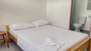 Basic Triple Room | Free WiFi, bed sheets