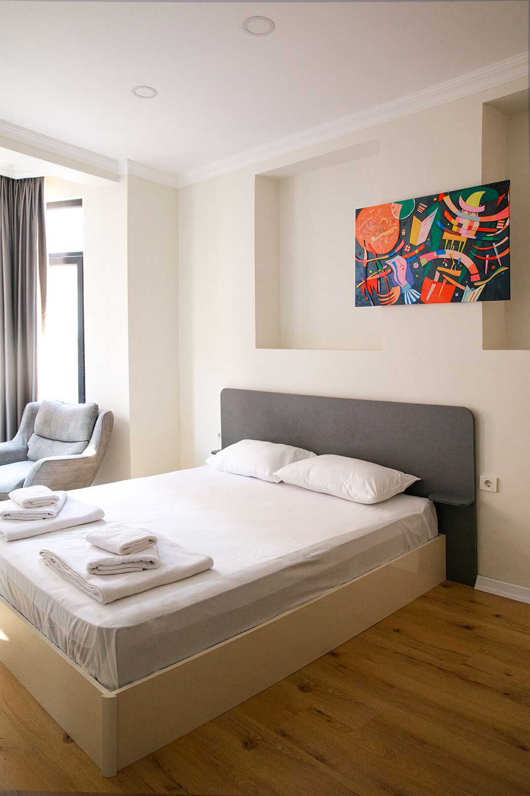 Estudio Deluxe, 1 cama doble | Caja fuerte, escritorio, sistema de insonorización